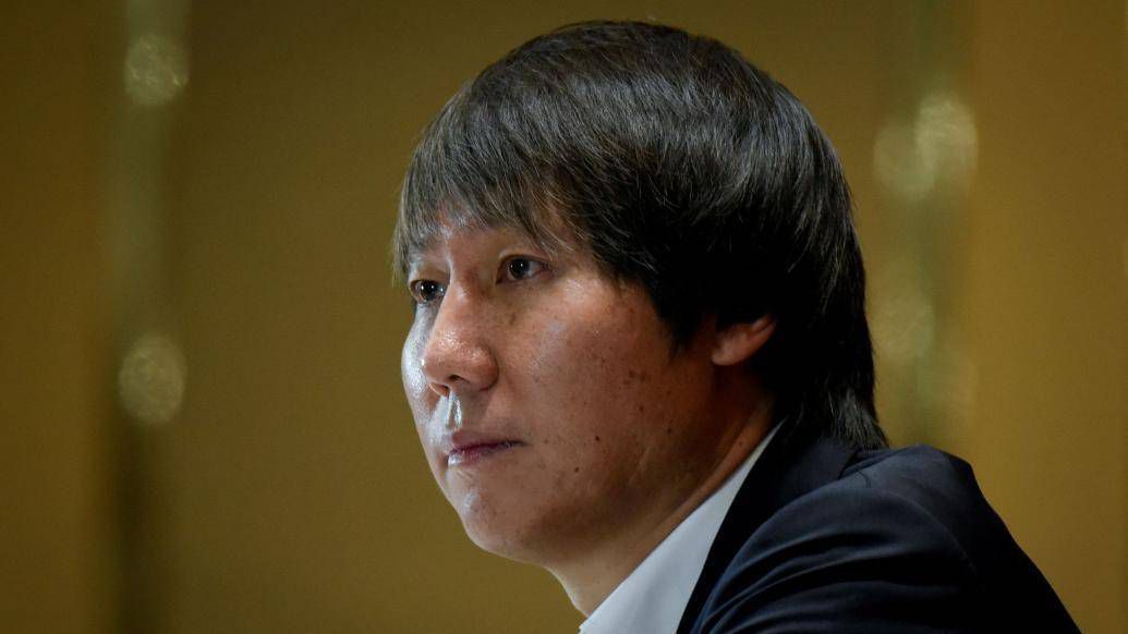 思惟保守的唐二婶（马琳 饰）已持续生了5个女儿，可是她还想再生一个儿子。唐二婶的行动不但令到本地专管计生的工作职员头疼不已，连丈夫唐二叔（刘钊 饰）亦不堪其烦，不克不及好好进行甘蔗实验田的尝试。年夜女儿招弟（李秀明 饰）为了帮忙父亲解困，同心专心一意干事业，语重心长的劝唐二婶转 变不雅念，并提本身愿平生都不出嫁，守在母亲跟前奉侍她。这可急坏了和招弟相恋了三年的情人，糖厂的司机田五宝（李连生 饰）。一双情人事实终究命运若何？